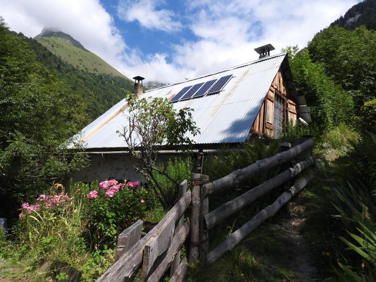 Gite Au Printemps Japonais, Petit Train De La Mure, Parc Des Ecrins Pierre-Chatel Exterior foto